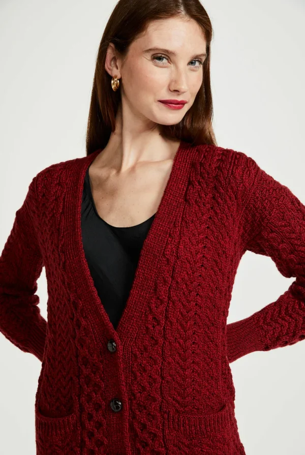 B262_DelphiAranBoyfriendCardigan_SupersoftMerino_RuaRed_02_768x B262_DelphiAranBoyfriendCardigan_SupersoftMerino_RuaRed_02_768x