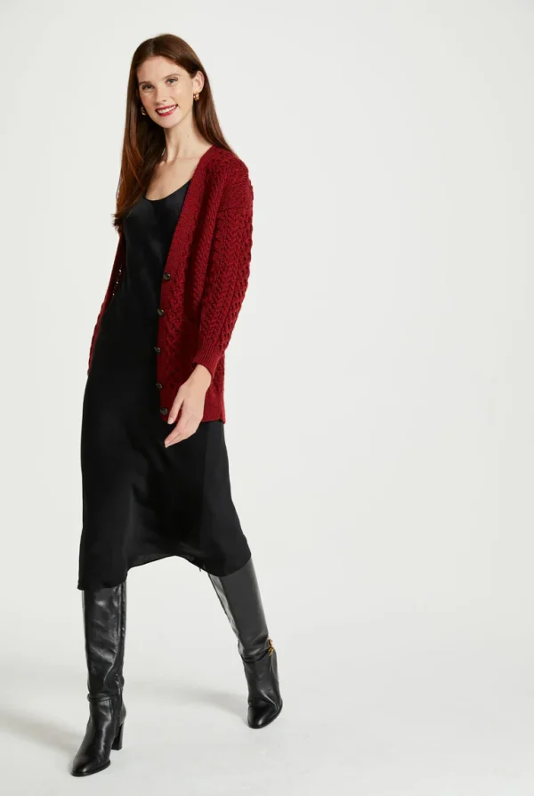 B262_DelphiAranBoyfriendCardigan_SupersoftMerino_RuaRed_04_768x B262_DelphiAranBoyfriendCardigan_SupersoftMerino_RuaRed_04_768x