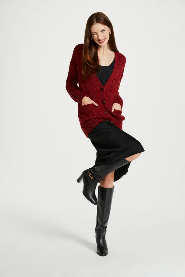 B262_DelphiAranBoyfriendCardigan_SupersoftMerino_RuaRed_05_768x B262_DelphiAranBoyfriendCardigan_SupersoftMerino_RuaRed_05_768x