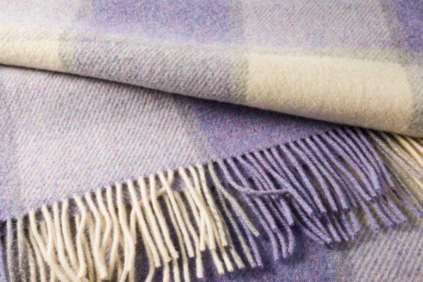 LW117 Throw Close LW117 Throw Close