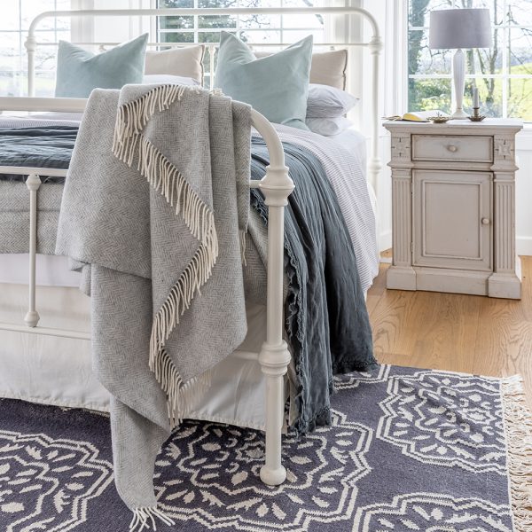 9001 - Oversize Merino Wool Cashmere Throw Pale Grey Cream Herringbone 4