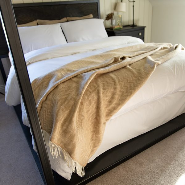 9010 - Oversize Merino Wool Cashmere Throw Beige Herringbone 1 9010 - Oversize Merino Wool Cashmere Throw Beige Herringbone 1