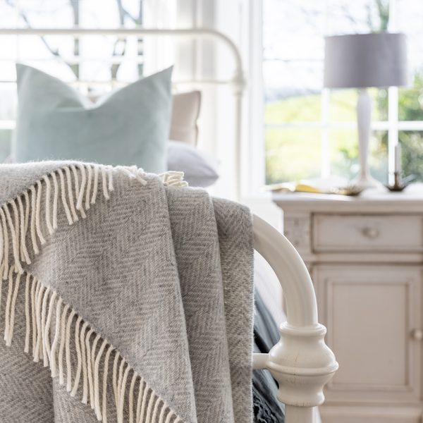 1488 - Merino Wool Cashmere Throw Pale Grey & Cream Herringbone 4