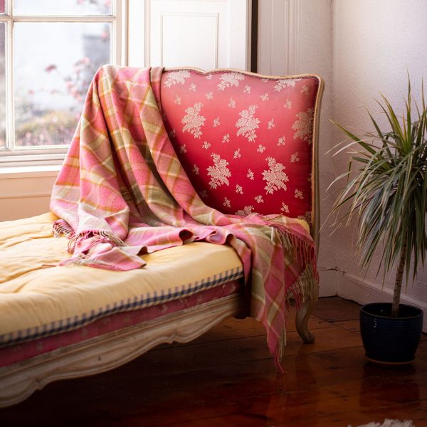 600 - Lambswool Throw Pink Sage Check 2